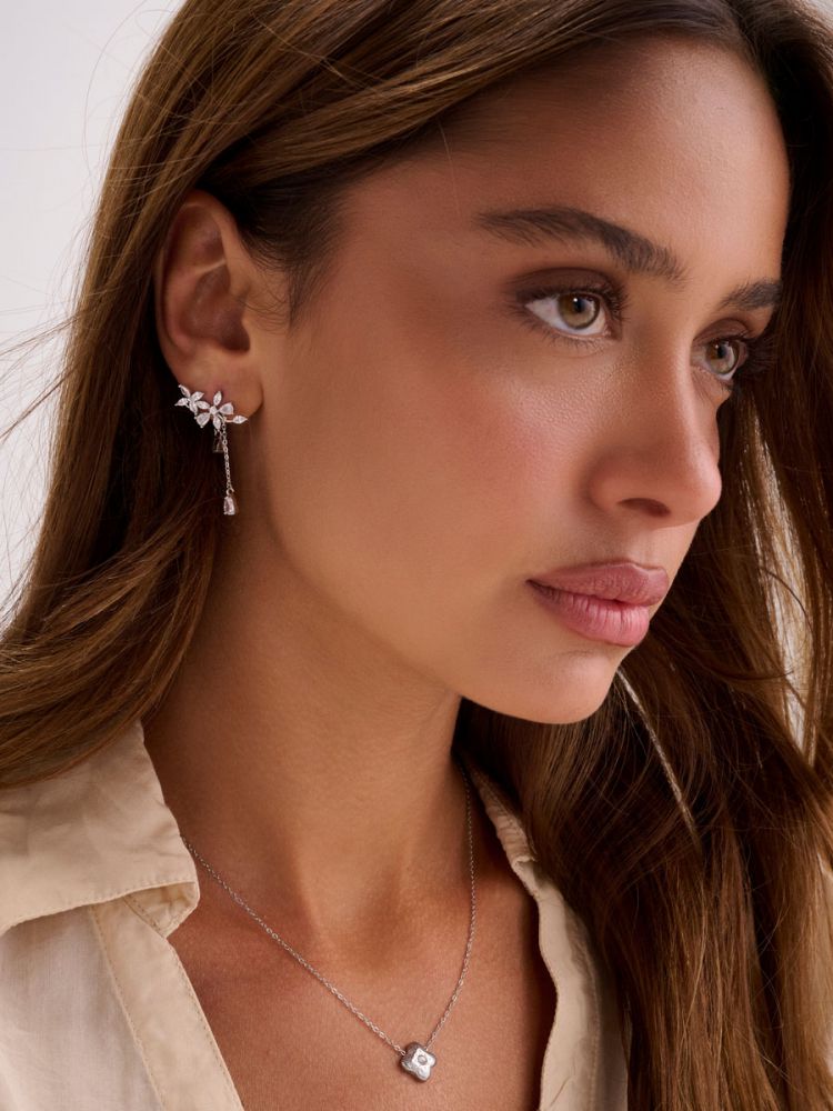 עגילי פרחים משובצים