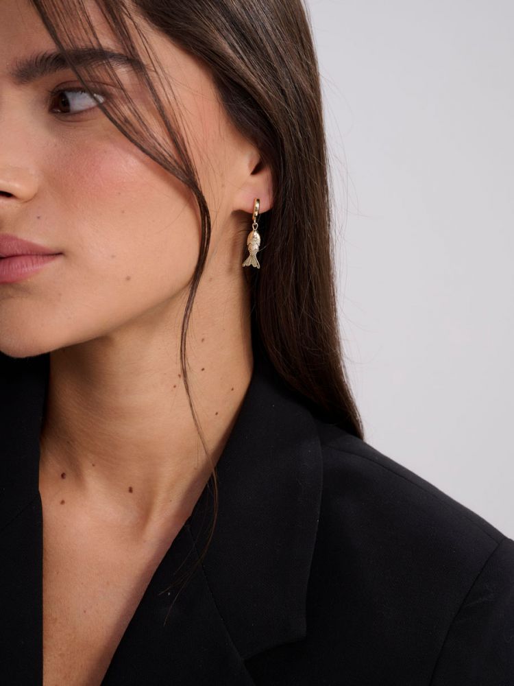 עגילי חישוק עם תליון דג