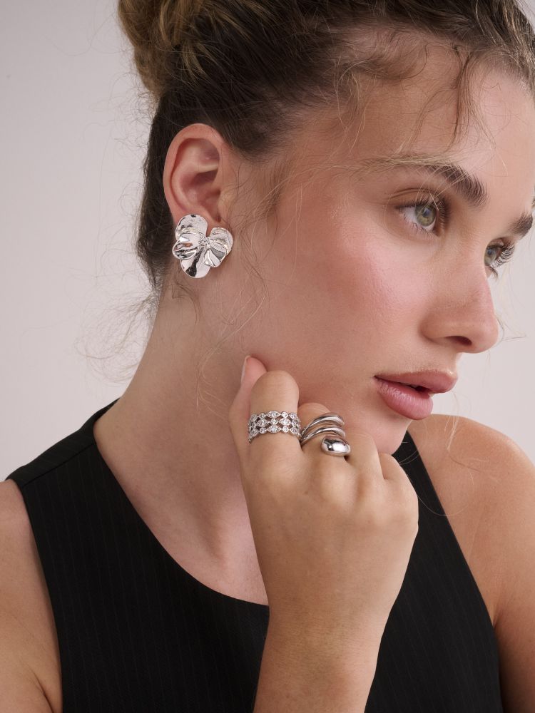 עגילי פרח מעוצבים