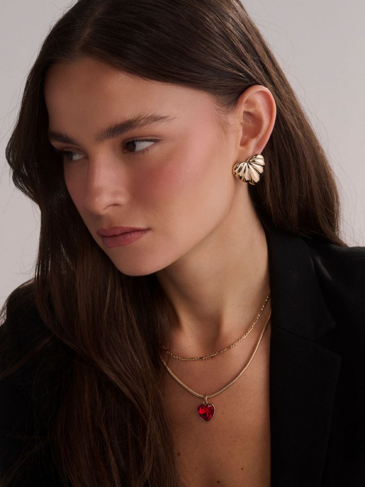 עגילי לב מעוצבים