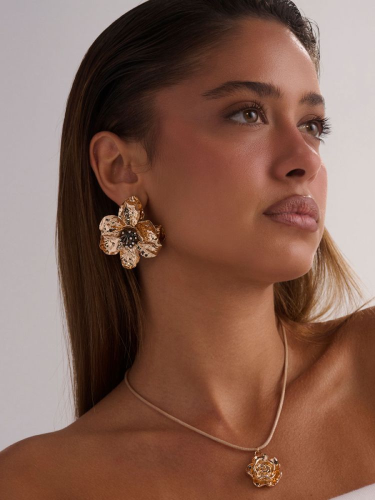 עגילי פרח סטייטמנט