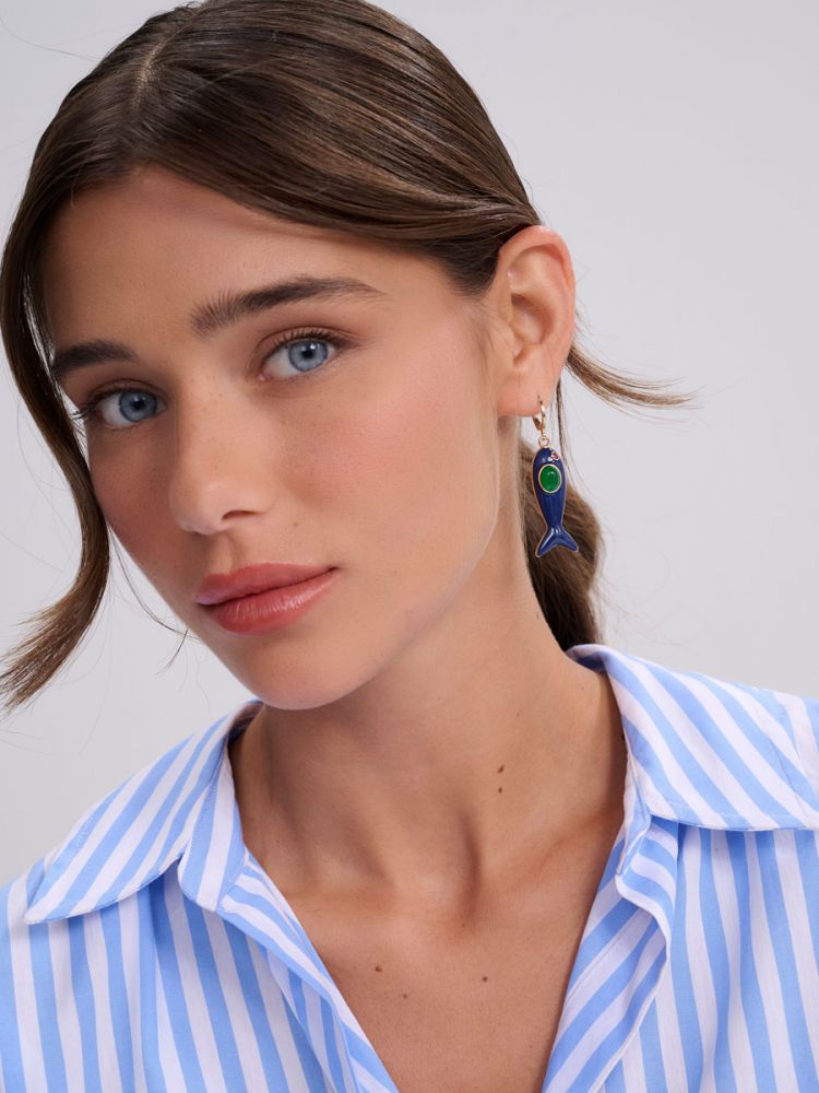 עגילי חישוק עם תליון דג