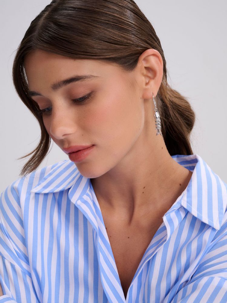 עגילי קרס מעוטרים עם תליון דג