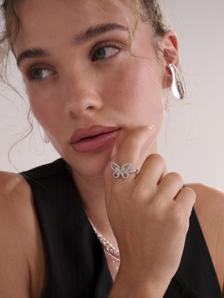 טבעת מעוטרת