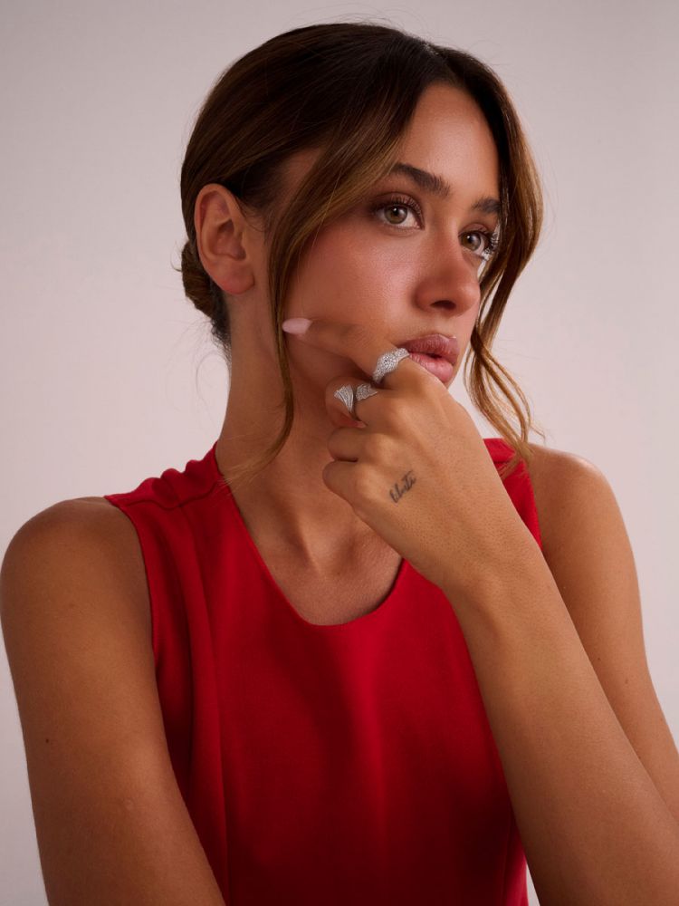 טבעת פתוחה מעוטרת