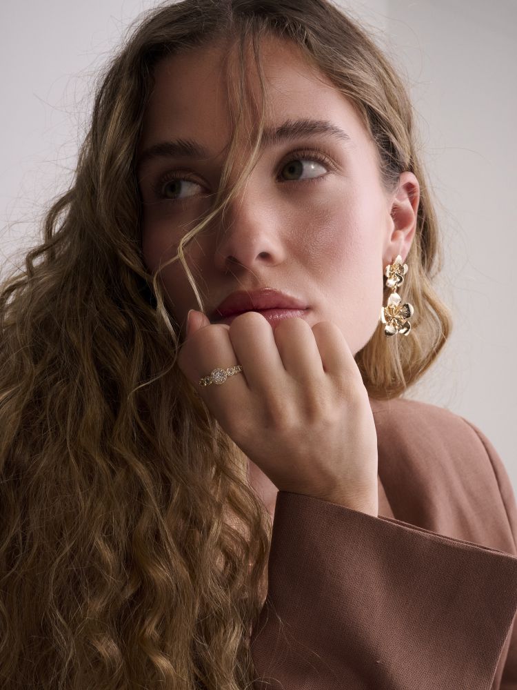 טבעת עיגולים מעוטרת