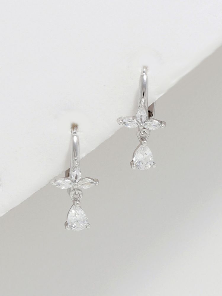 עגילי חישוק עם פרח מכסף 925