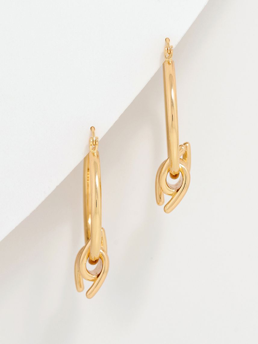 עגילי חישוק עם תליון מסולסל