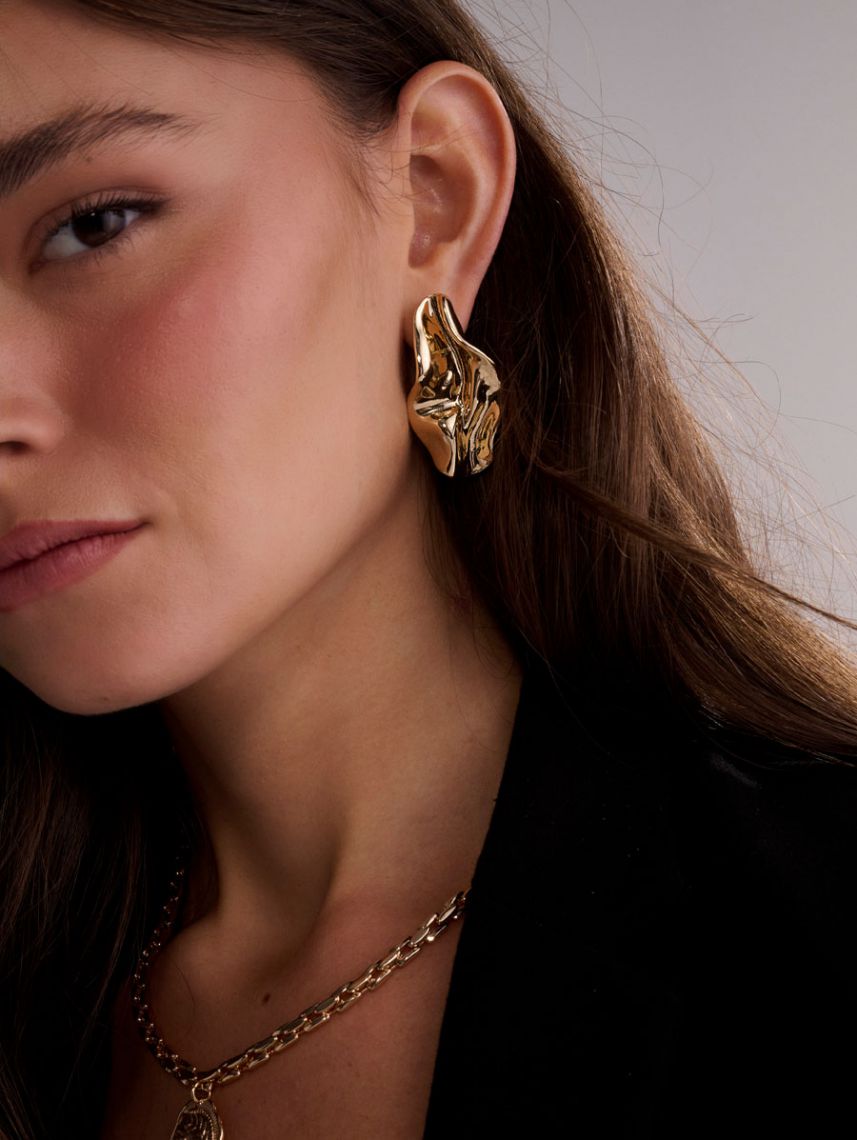 עגילי סטייטמנט