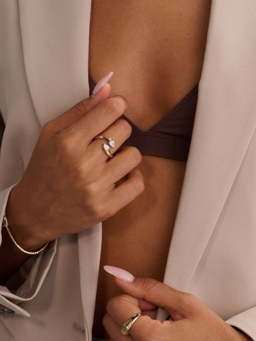 טבעת פתוחה משובצת בציפוי זהב 14K