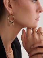 עגילי חישוק עם תליון מסולסל