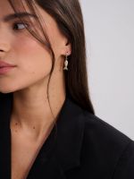 עגילי חישוק עם תליון דג