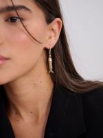 עגילי קרס עם תליון דג