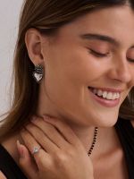 עגילי לב מעוצבים