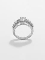 טבעת מעוטרת